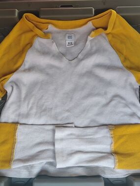 BDG Women's White and Yellow Raglan Sweater